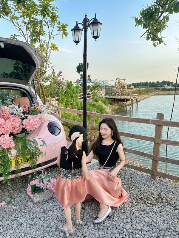 Mom and Daughter Shiny Dress 2024 Summer Mother Baby Girls Equal Clothes Elegant Women Sleeveless Dresses Parent-child Clothing - Image 9