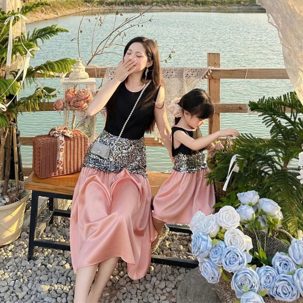 Mom and Daughter Shiny Dress 2024 Summer Mother Baby Girls Equal Clothes Elegant Women Sleeveless Dresses Parent-child Clothing - Image 2